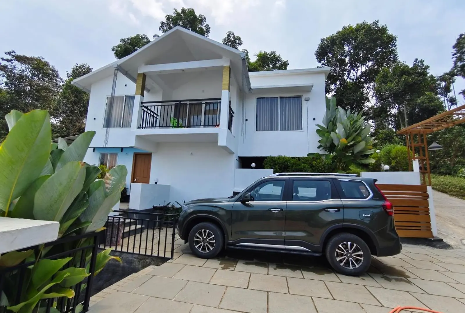 Alojamento de Acomodação e Pequeno-almoço Alora Vrindhavan Villa Meppādi